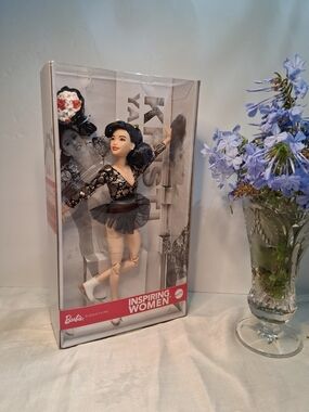 NIB Barbie Signature Inspiring Women Kristi Yamaguchi Doll COA